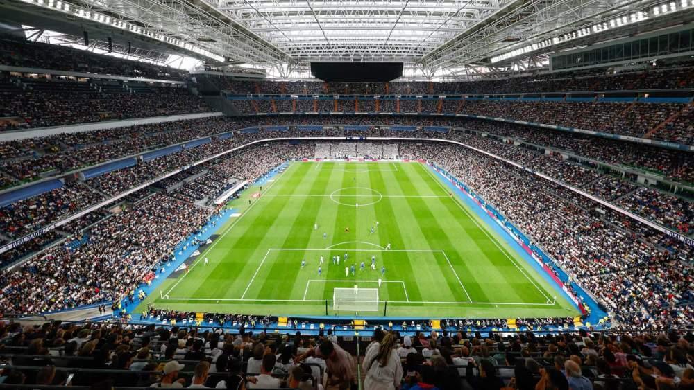 vista del terreno de juego desde un lateral alto